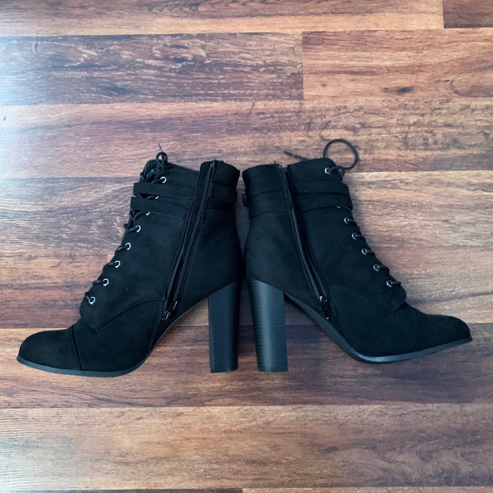 Heel Boot - Picture 3 of 6